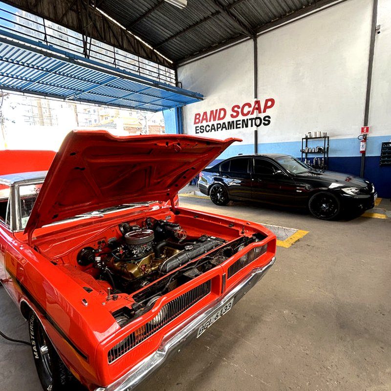 Dodge Charger e BMW na Band Scap — especialistas em carros especiais e clássicos